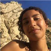 Profesora de francés nativa, quiero sacar lo mejor de ti en este idioma. Doy clases a personas que no tienen muchas bases en francés